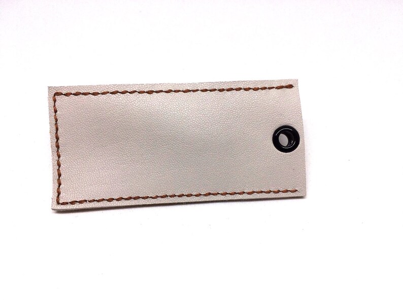 One of a kind! The Camel a vertical leather keychain pouch for your knuckle roller with laser engraving option