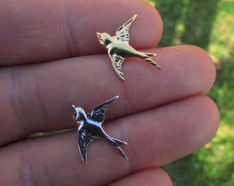 Broche Pin's Hirondelle Rétro Rockabilly Broche oiseaux, broche enfant, broche nature, bijoux tatouage, symbole printemps laiton argenté