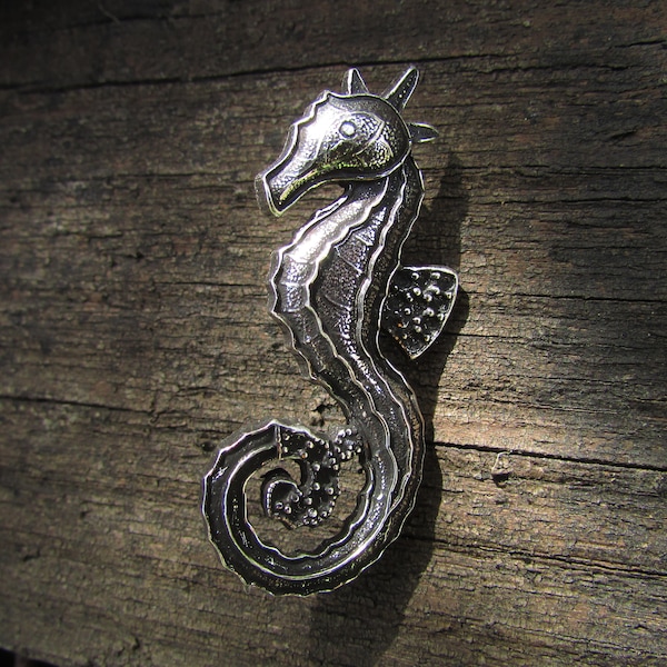 Broche Pin's Hippocampe en Laiton argenté, Cheval de Mer, Symbole Marin, Licorne de Mer, Hippocampe Spirale, Broche pour Enfants, Cadeau