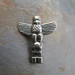 Broche de alfiler de tótem indio, latón plateado, broche de símbolo indio, broche de plata de tótem lakota sioux, tótem mexicano