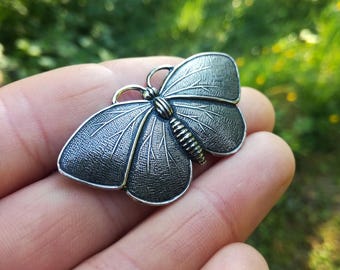 Schmetterlingsbrosche, Versilbertes Messing, Frühlingsschmetterlings-Insektenbrosche, Transformation, Jugendstil-Schmetterling, Schmetterlings-Hochzeitsbrosche