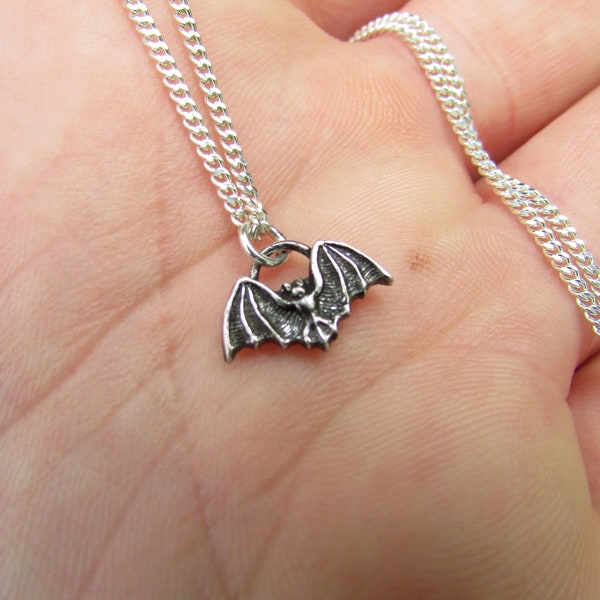 Pendentif Petite Chauve-Souris, Laiton Argenté, Chaine Argent Massif, Collier Chauve-Souris, Pendentif Gothique, Accessoire Halloween