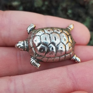 Broszka żółwia z ładnymi łuskami ze srebrnego mosiądzu, broszka oceaniczna, miłośnicy morza, żółw morski, zwierzęta morskie, broszka dla dzieci