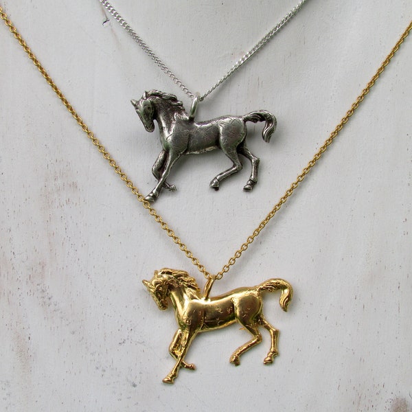 Pendentif Cheval Laiton argenté ou doré sur Chaine Argent Massif, Collier équitation, Pendentif Cheval au Galop, Cadeau pour enfant