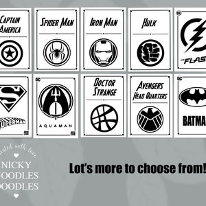 Comic Book Superhero_ Tarjetas de nombre de mesa A6