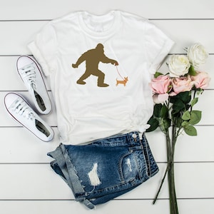 Bigfoot Walking Chiweenie Shirt, Cute Sasquatch Gift Bigfoot Walking Chiweenie Shirt, Cute Sasquatch Gift