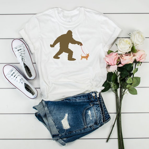 Bigfoot Walking Chiweenie Shirt, Cute Sasquatch Gift Bigfoot Walking Chiweenie Shirt, Cute Sasquatch Gift