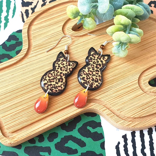 boucles d'oreilles en forme de chat à motif léopard légères et originales en pâte polymère