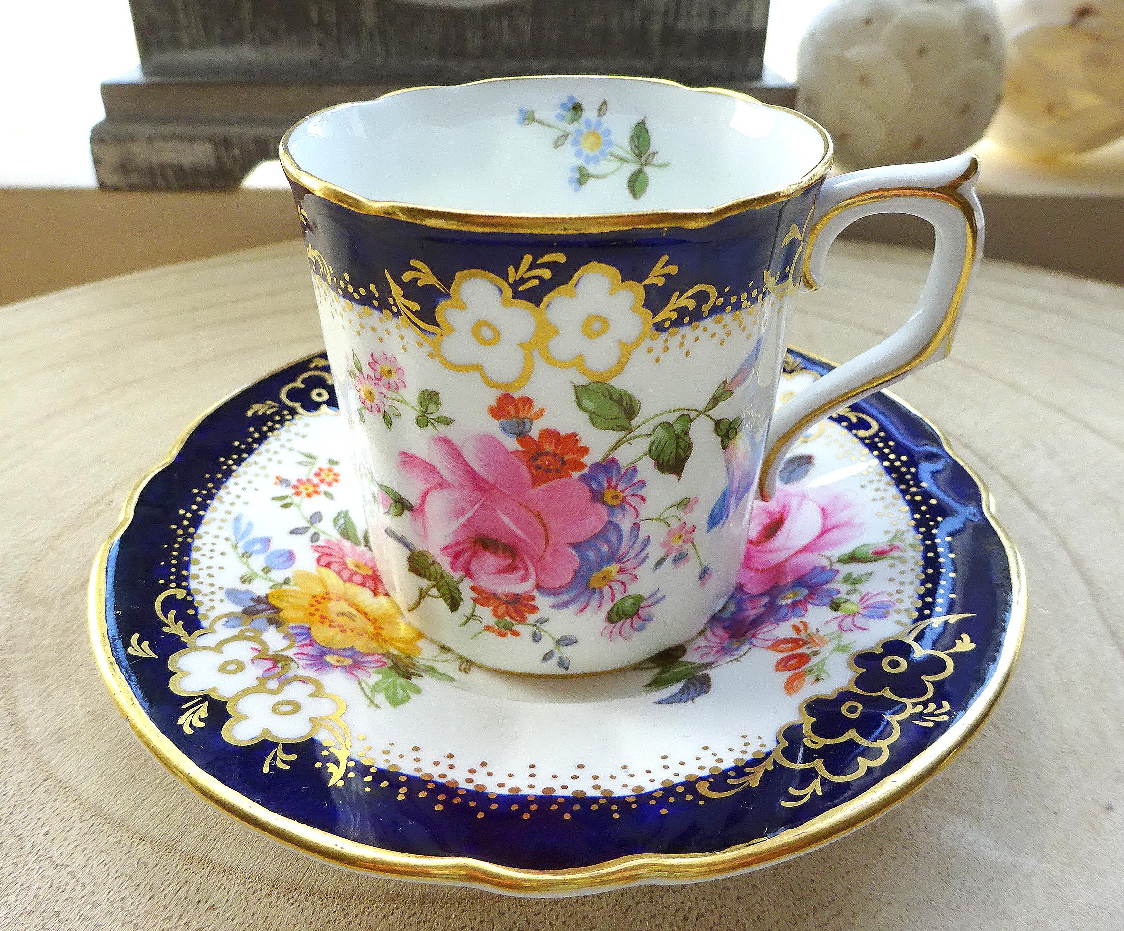 花瓶  Crown Derby Royal Crown Derby 4 Pieces , 2 Bud Vase, 1 Loving Cup and 1