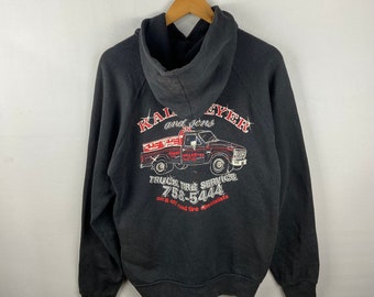 Vintage jaren '90 Kallmeyer And Sons Giant Truck Tire Service Sweater jaren 1990 Kallmeyer Truck Tire Service Hoodie Zwart Zeldzame Maat L