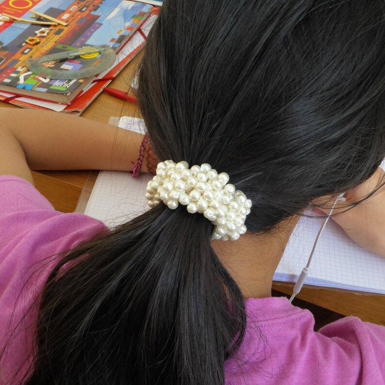 Elastic hair or pearly bead bracelet