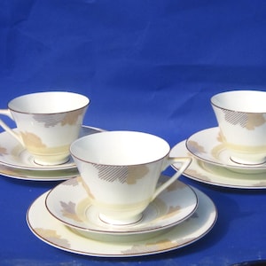 Royal Doulton Art Deco Three trios - kop, schotel, zijbord, 1935 Athlone-patroon Feeënvorm, vintage theeservies British Staffordshire.