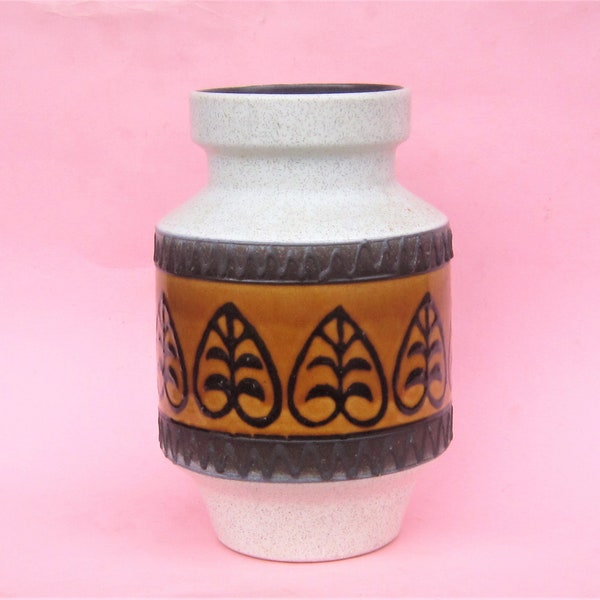 German Dumler & Breiden vase 1970s, textured pattern, fat lava era, mid century European art pottery, 20 cm height