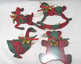 4 Pc Wooden Green & Red Plaid Animal Christmas Ornaments (S40)