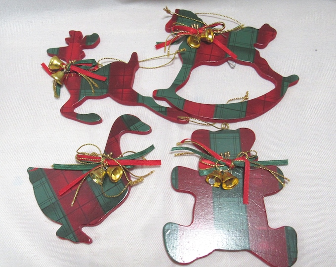 4 Pc Wooden Green & Red Plaid Animal Christmas Ornaments (S40)