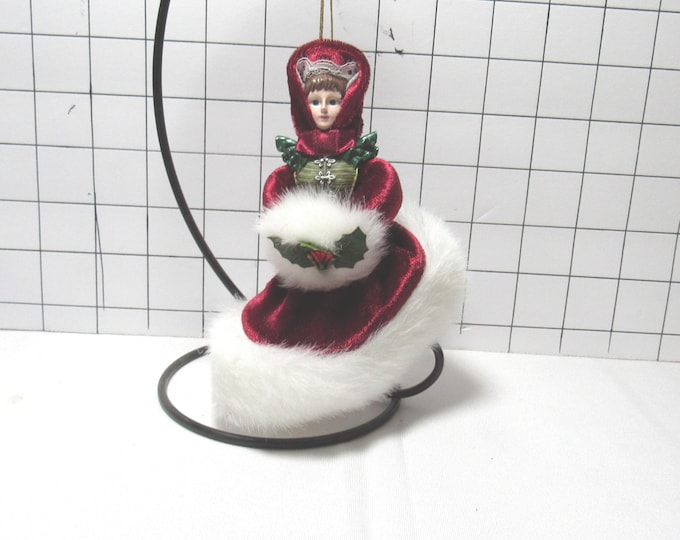 1998 Avon Victorian Ladies Ornament - Winter w/Box (bx1)