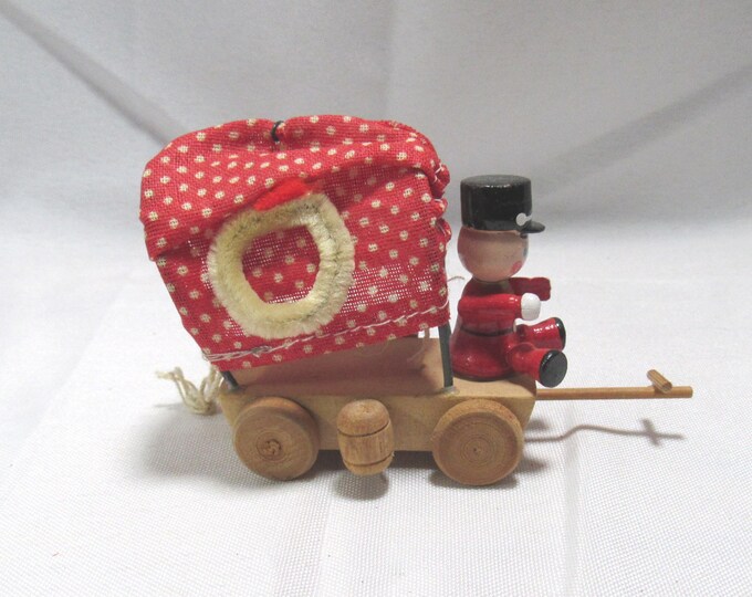 VTG Wooden Covered Wagon Christmas Ornament (S 13)