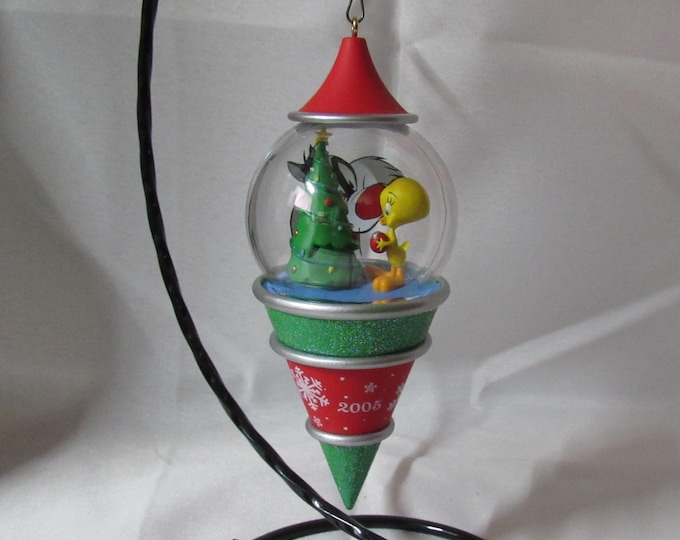Sylvester & Tweety 2005 Hallmark Keepsake Christmas Ornament Peek-a-Boo (Bx 6)