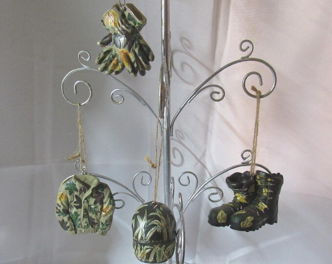 Set of 4 Resin Camo Hunting Gear Christmas Ornaments -Boots/Gloves/Jacket/Hat  (Bx 4)