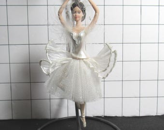Avon's Ballerina Barbie as the Swan Queen in Swan Lake Porcelain Ornament 1998 (bx 9)