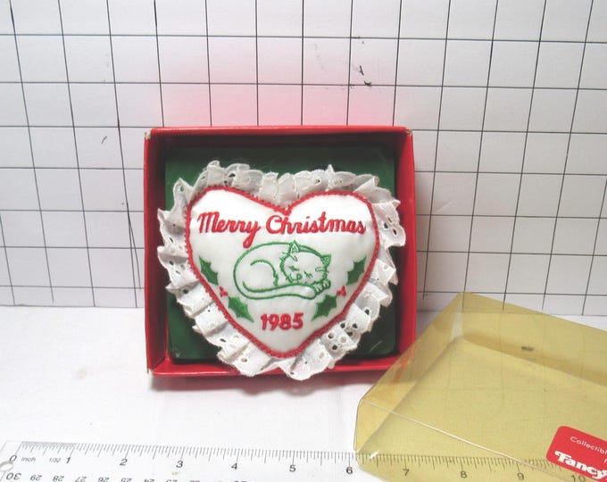 VTG 1985 Fancy Feast Heart Pillow Christmas Ornament + FREE Cat Food Clip (Bx1)