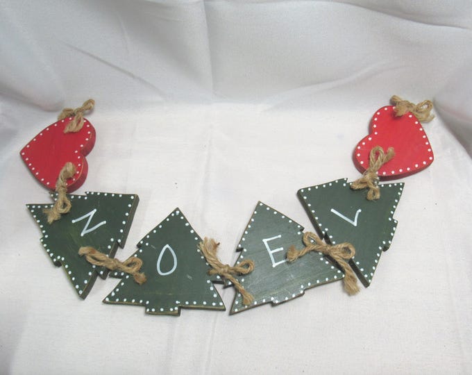 Handmade Wooden Christmas Holiday Wall Hanger - Christmas Trees/Hearts Noel (h)