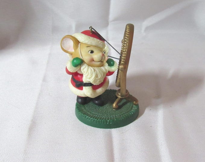 Avon 1982 Melvin P Merrymouse Christmas Ornament (S32)