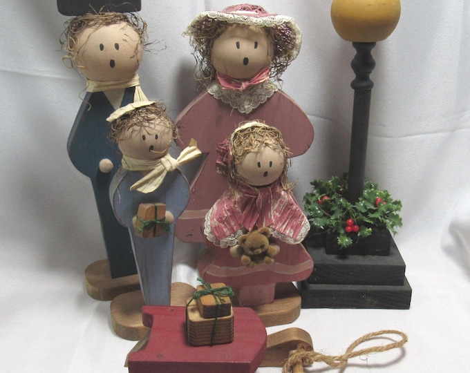 Vtg 6 Pc Handmade Wooden Christmas Holiday Family Carolers Set (h)