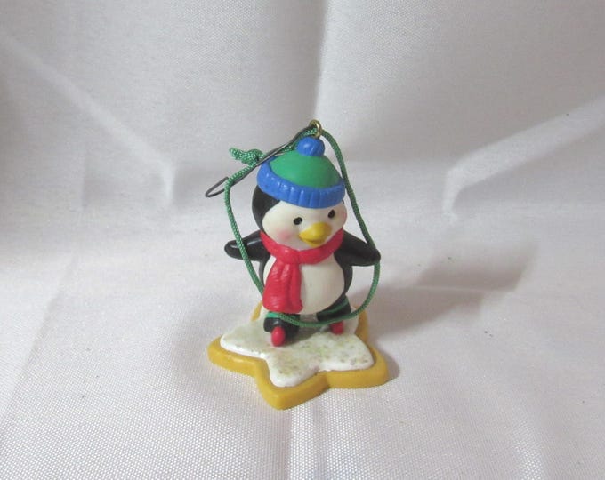 Avon Frosty Treats - Penguin - Christmas Ornament (S29)