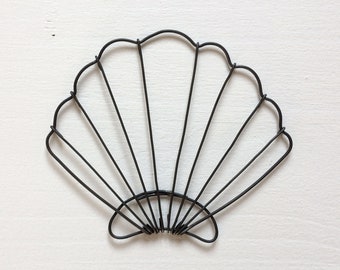 Decorative scallop shell, in annealed wire, wall or table decoration, aquatic theme, sea, writing in annealed wire