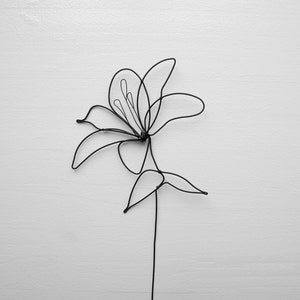 Wire Flower Lily Flower in Annealed Wire, Floral Wall Decoration, Boho  Nature Decoration, Bouquet of Flowers, Mistress Gift 