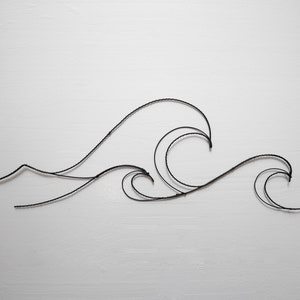 Prachtige draadgolf, draadzee, draadmuurdecoratie, natuurdecoratie, draadsilhouet, oceaan, interieurdecoratie