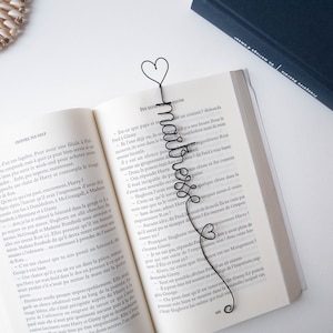 Marcapáginas de alambre personalizado, Nombre o palabra con corazón, Accesorio de libro único, Regalo personalizado para profesores, Hecho a mano