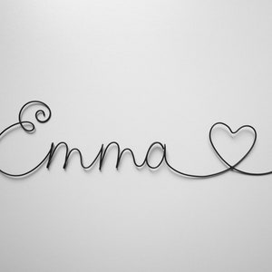 Anpassbarer Vorname aus Draht, Emma mit Herz, Vorname des Kindes, Wanddekoration für das Kinderzimmer, Geschenk zur Geburt