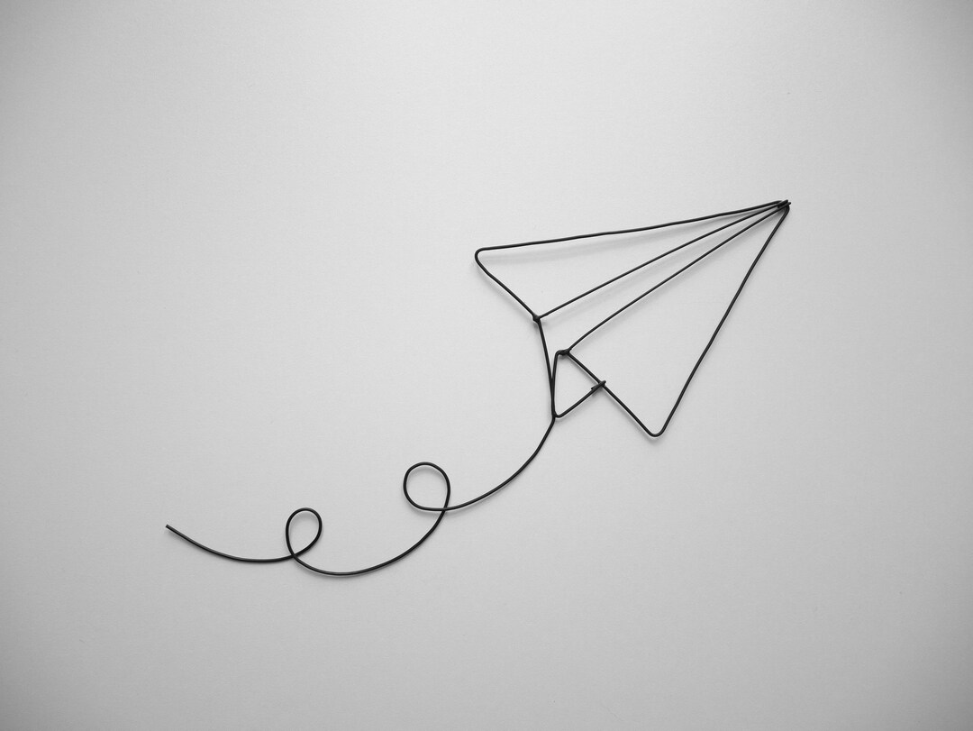 Avion métal, avion papier origami fil de fer,  décoration murale en métal main image 0