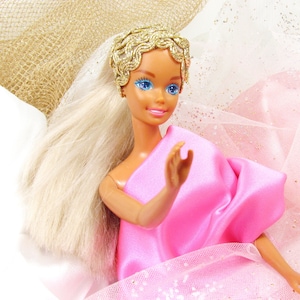 Barbie buon compleanno con abito lungo e accessori in Vendita
