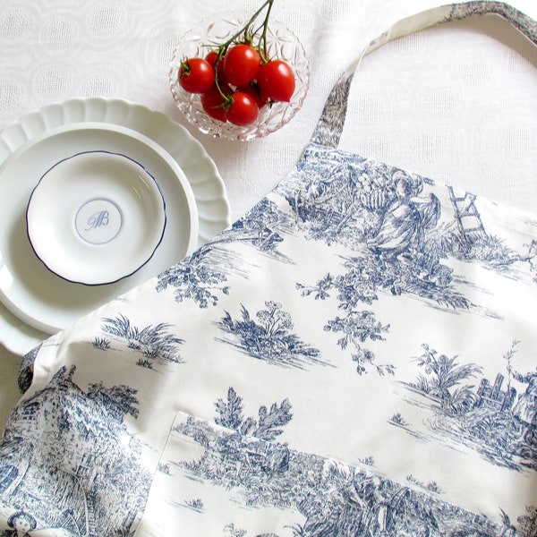 Tablier en toile de Jouy 100% coton bleu et blanc Fabriqué en Italie.