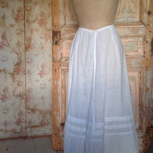 antique petticoat with Embroidery Anglaise zdjęcie 2