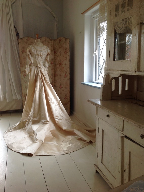 RESERVED amazing wedding dress, antique silk and … - image 2