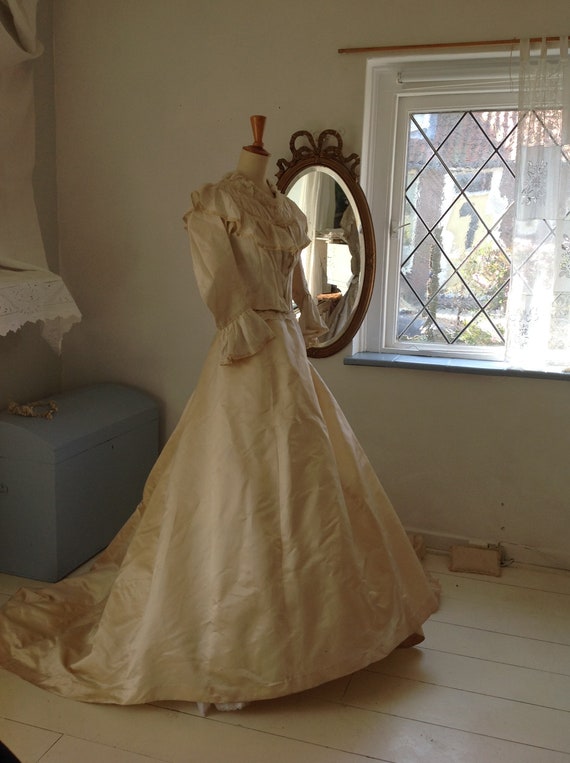 RESERVED amazing wedding dress, antique silk and … - image 7