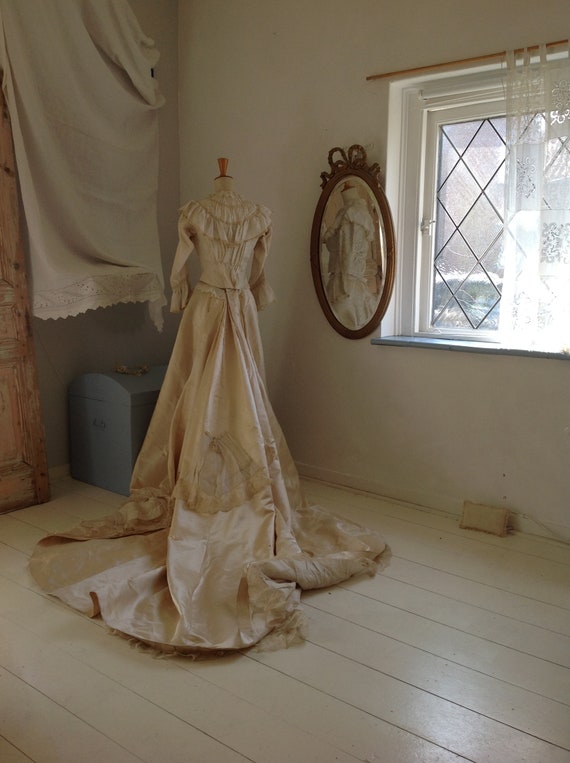 RESERVED amazing wedding dress, antique silk and … - image 3