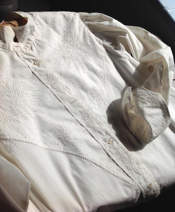 hand embroidered antique nightgown 1880s LARGE