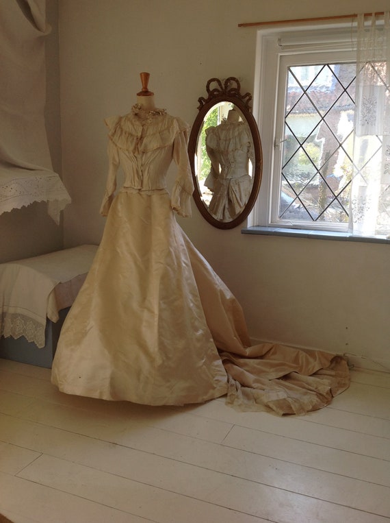 RESERVED amazing wedding dress, antique silk and … - image 5