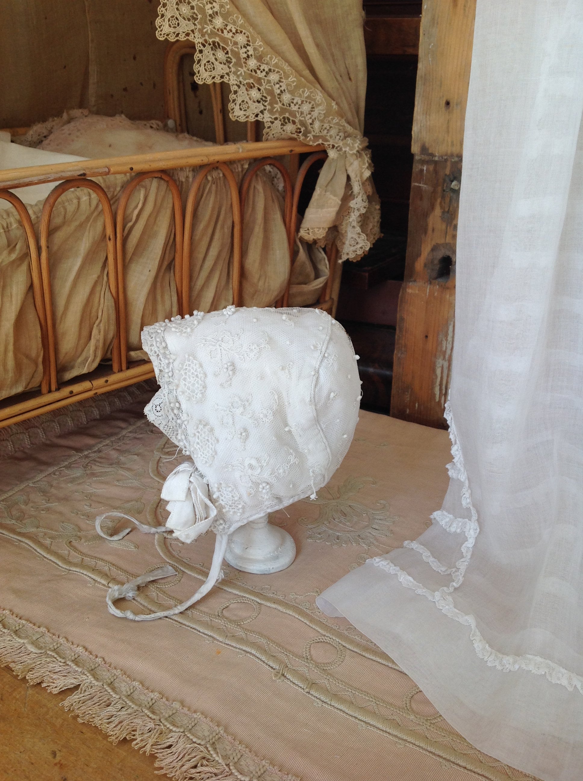 Lot De Chapeaux Et Bonnets Bébé Anciens - Style Vintage Victorien - Fait Main ?