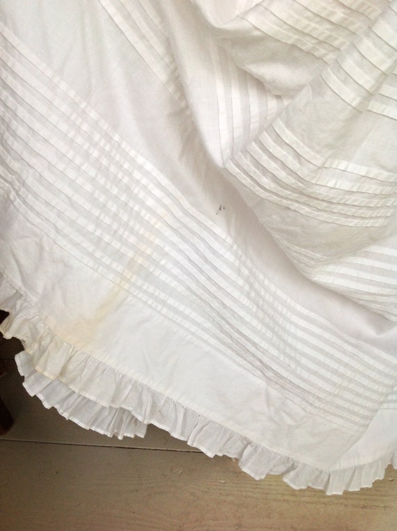 Beautiful antique petticoat. Crisp cotton. Heavy … - image 9