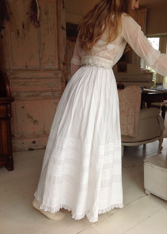 Beautiful antique petticoat. Crisp cotton. Heavy … - image 6