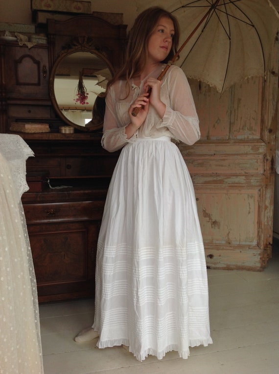Beautiful antique petticoat. Crisp cotton. Heavy … - image 5