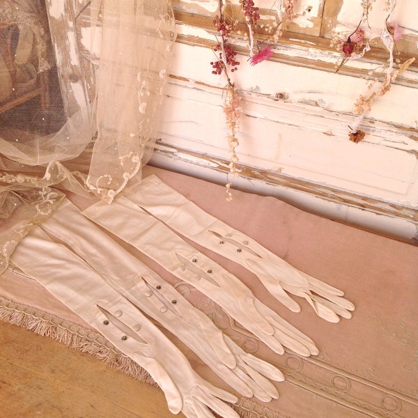 2 paires de gants de mariage antiques taille 6