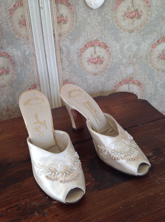 Beautiful antique pearl beaded wedding shoes - image 8