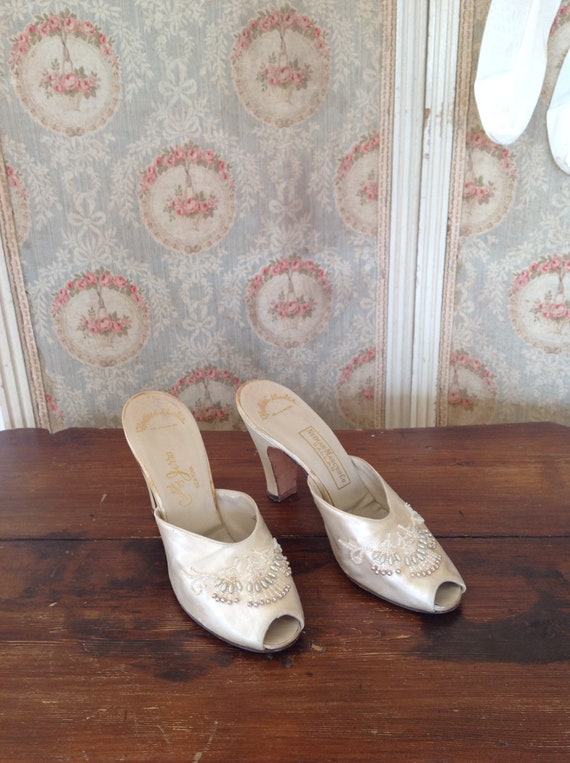 Beautiful antique pearl beaded wedding shoes - image 2